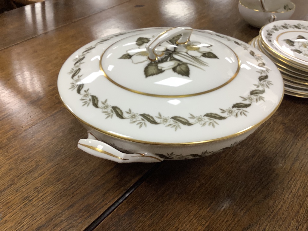 A Royal Worcester Bernina pattern dinner service for twelve